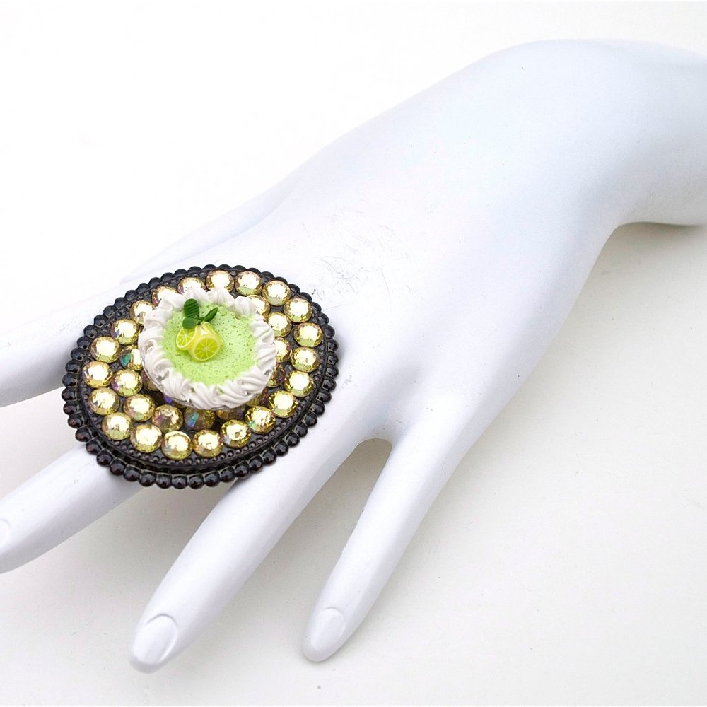 KEY LIME PIE RHINESTONE RING - Picture 4 of 5
